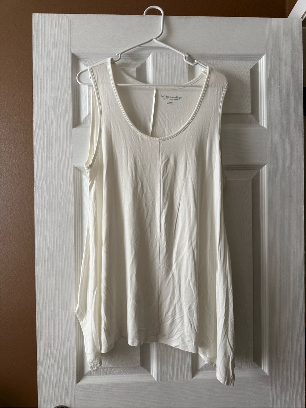 Soft Surroundings Ivory Sleeveless Scoop Neck Tank